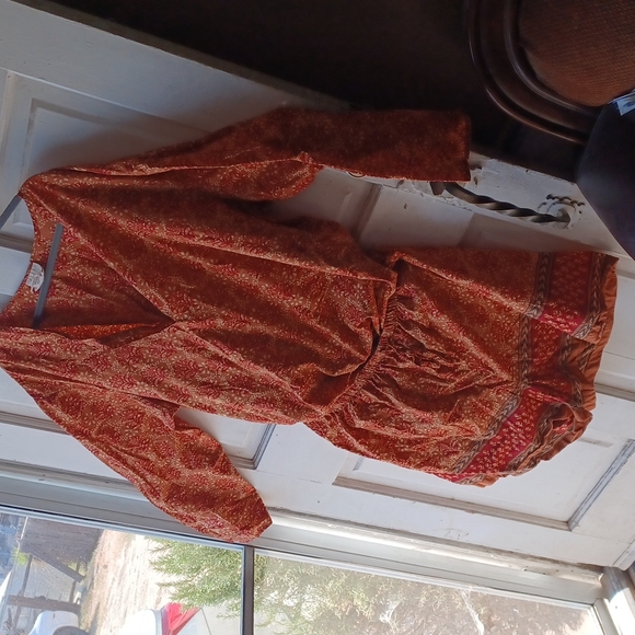 Realwear Longsleeve Blouse and Shorts Set Red and Brown Floral Design.Size 26/28 - Picture 3 of 9